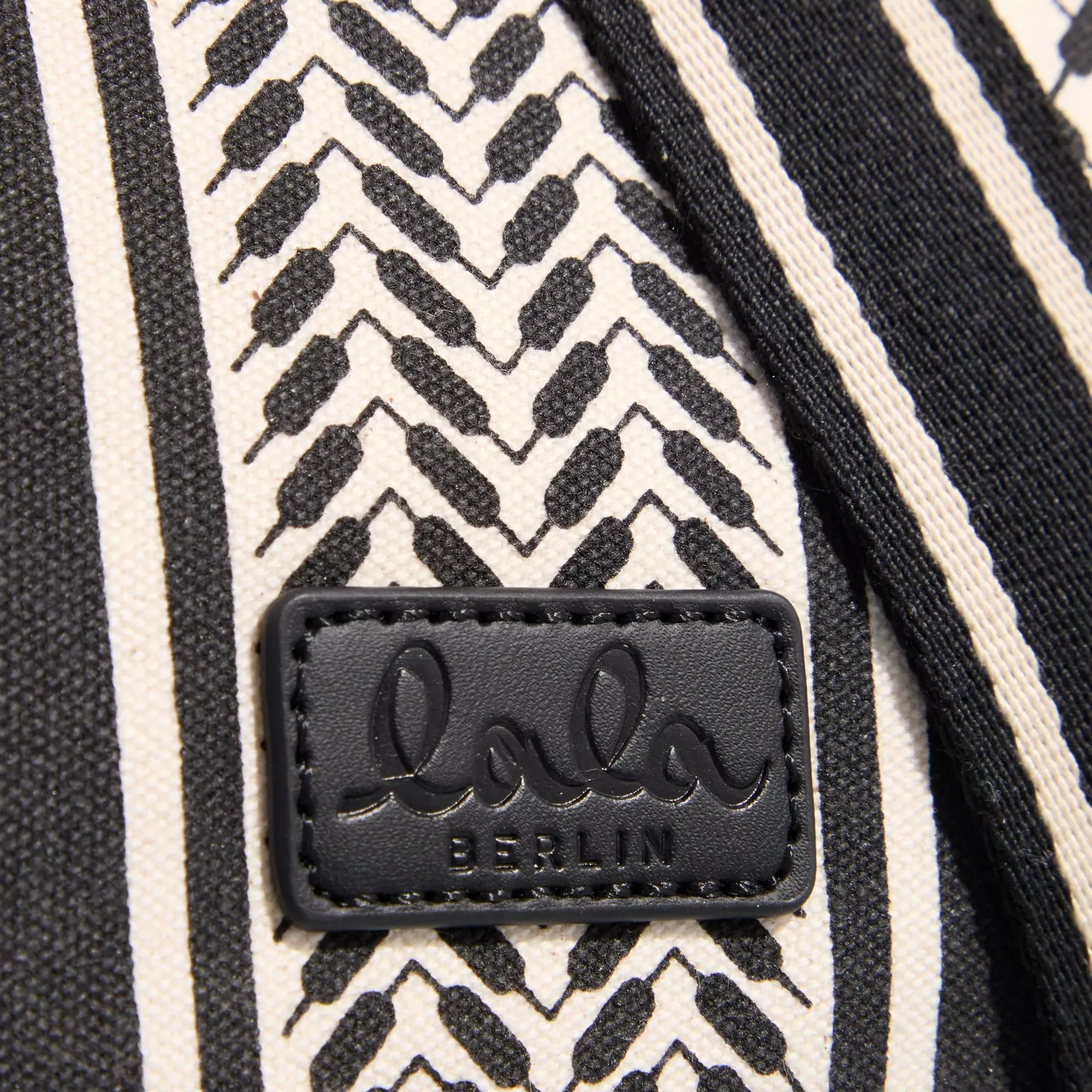   Lala Berlin  Crossbody Milly Heritage Stripe Black  Crossbody Bag 